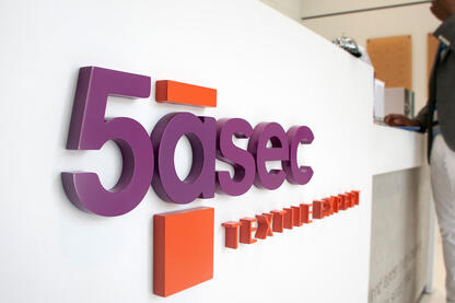 5asec branding store front